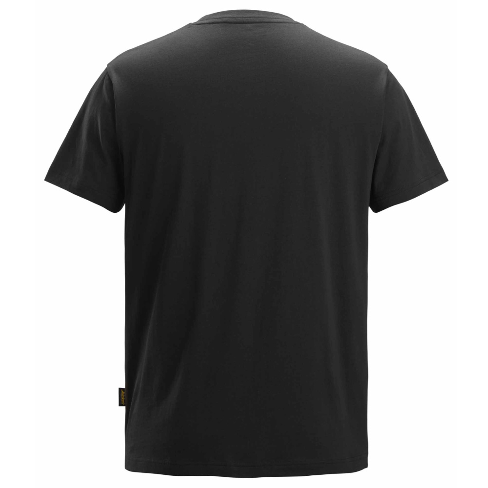 részlet SNICKERS Classic logo fekete férfi póló 100% pamut, kényelmes és légáteresztő