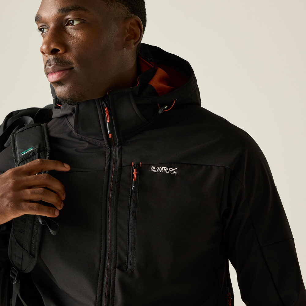 részlet REGATTA Arana fekete női softshell outdoor dzseki, 15 000 mm-es vízállóság