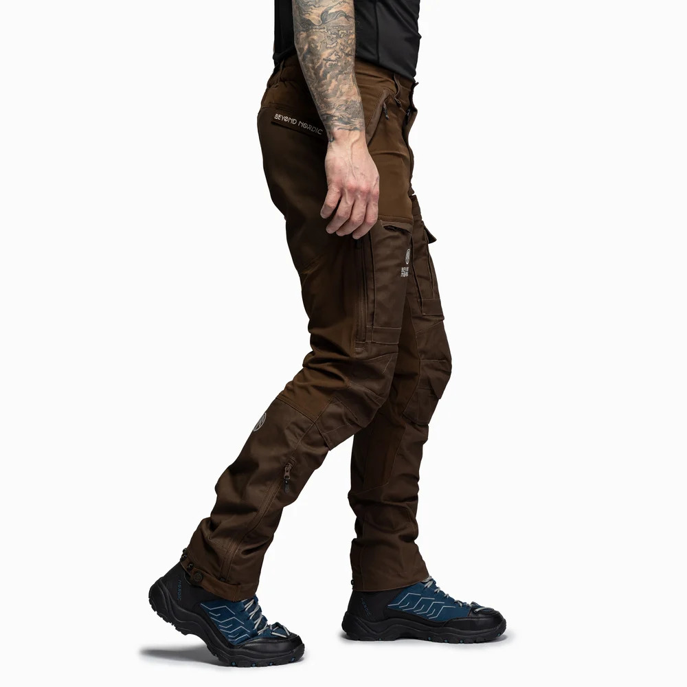 részlet Beyond Nordic Sweden Teflon EcoElite® RECCO túranadrág