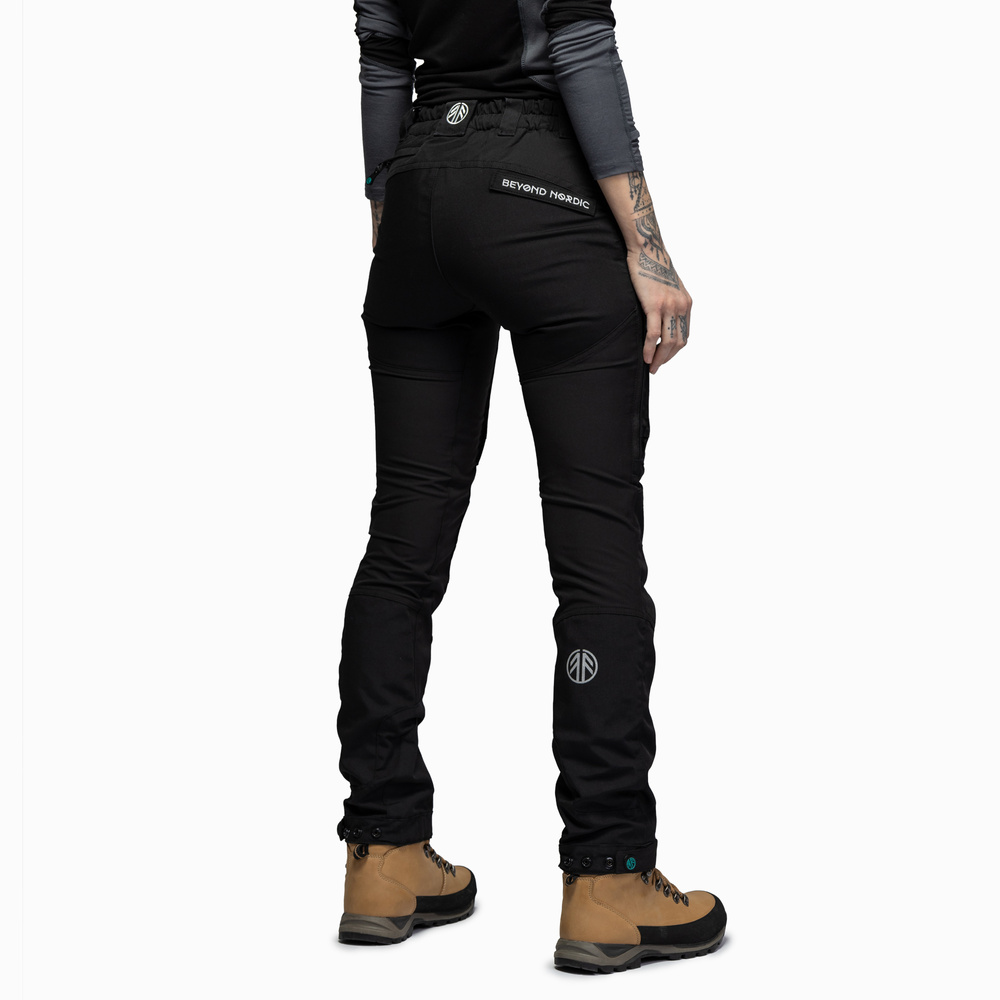 részlet Beyond Nordic Sweden Onyx Teflon EcoElite® női túranadrág