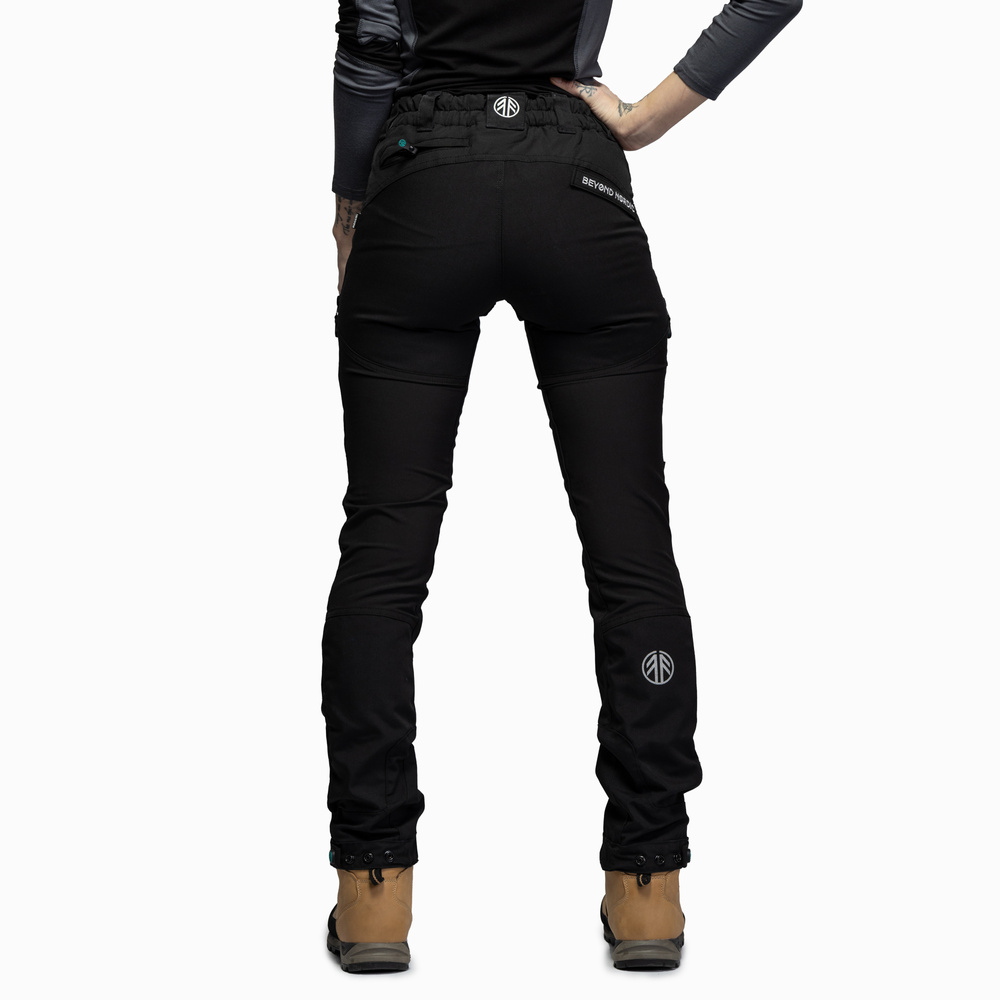 részlet Beyond Nordic Sweden Onyx Teflon EcoElite® női túranadrág