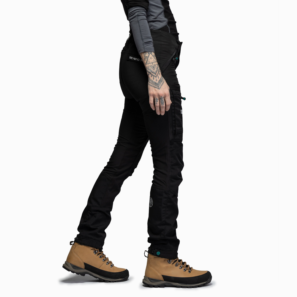 részlet Beyond Nordic Sweden Onyx Teflon EcoElite® női túranadrág