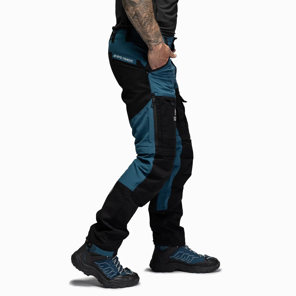 részlet Beyond Nordic Sweden Zip-Off Teflon EcoElite® túranadrág