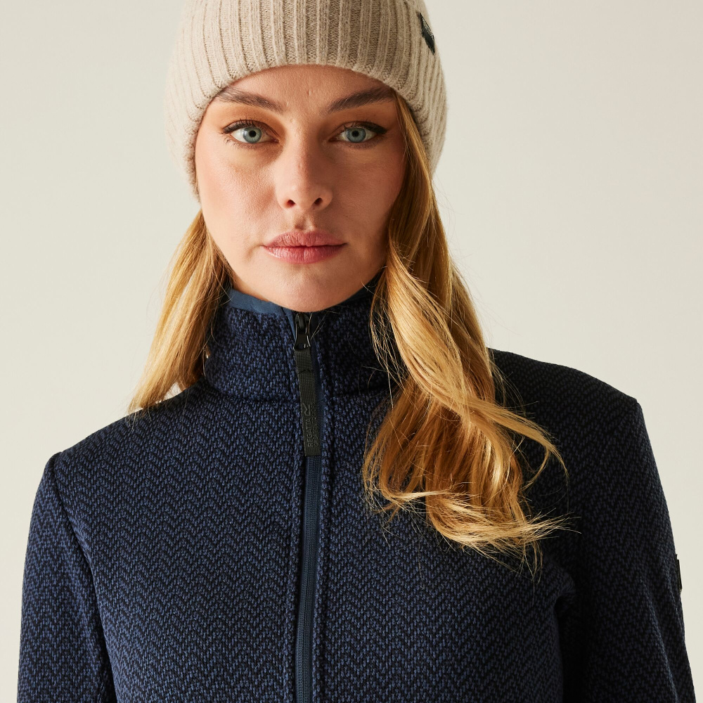 részlet REGATTA Elzie kék női outdoor pulóver kényelmes anyagból, egész éves