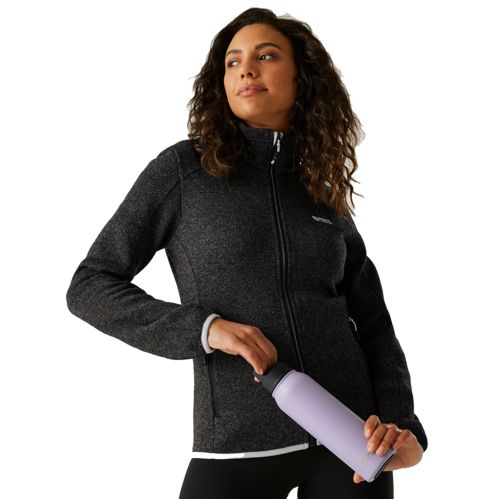 részlet REGATTA Newhill fekete női outdoor pulóver modern és kényelmes