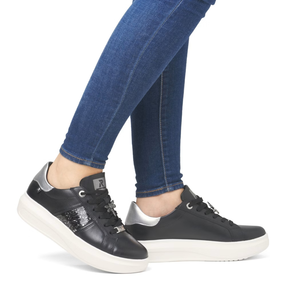 részlet RIEKER Revolution W1202-00 női cipő