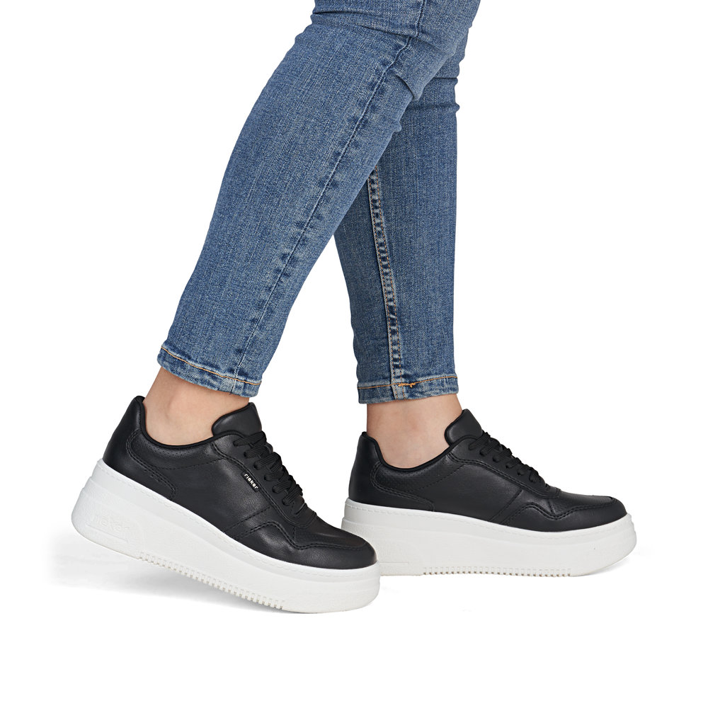 részlet RIEKER M7811-00 fekete női modern városi sportcipő