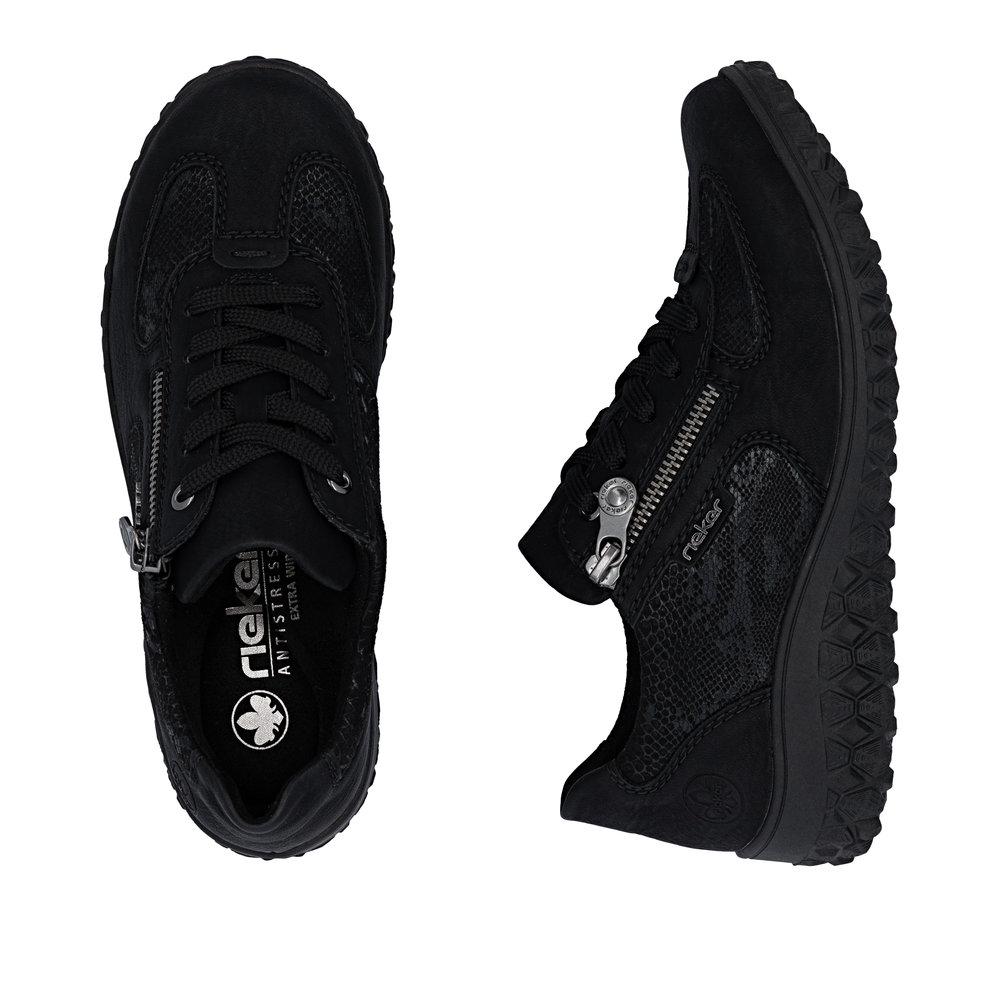 részlet RIEKER 59501-00 fekete női modern és kényelmes félcipő mintával