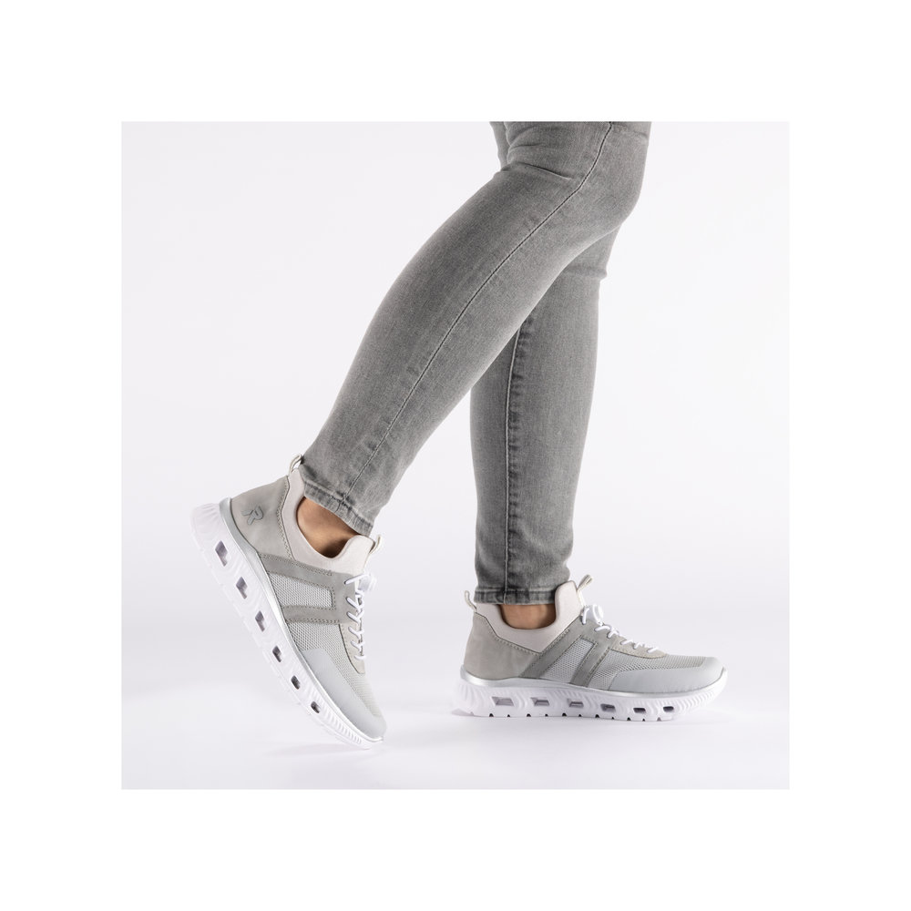 részlet RIEKER M6061-40 szürke női légáteresztő sneaker cipő Antistress technológiával