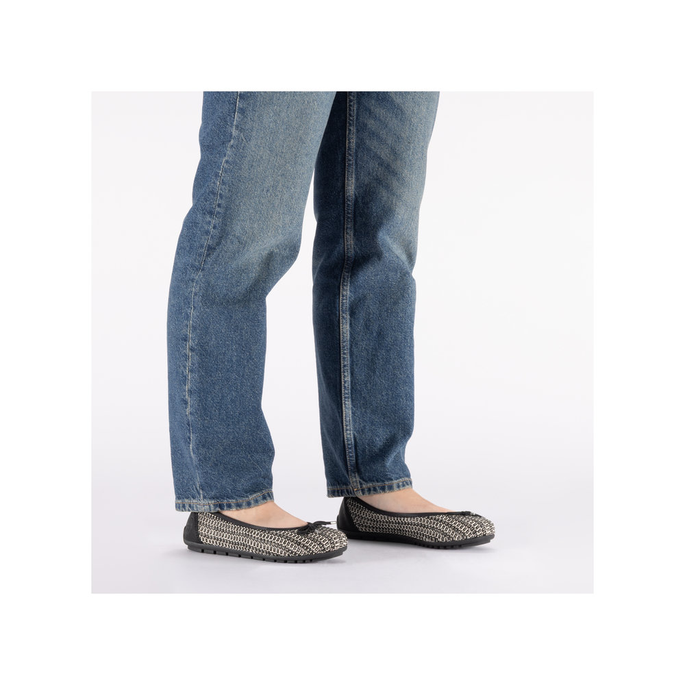 részlet RIEKER 43850-00 fekete női balerina