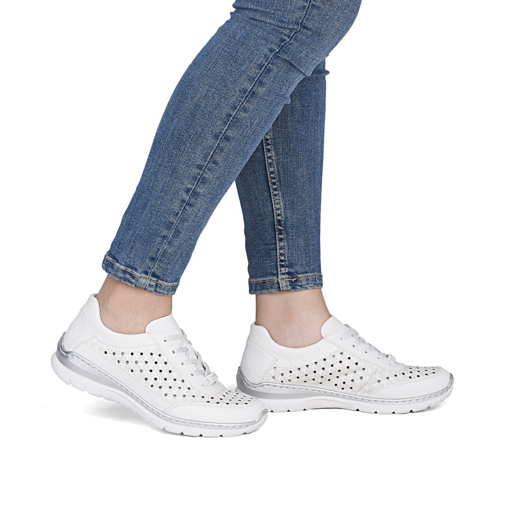 részlet RIEKER L3217-80 fehér női bőr sportcipő, légáteresztő, Antistress talp