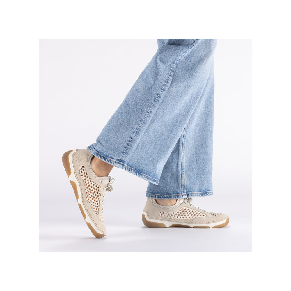 részlet RIEKER 55960-60 bézs női nyári sneaker cipő, jól szellőző, Antistress talp