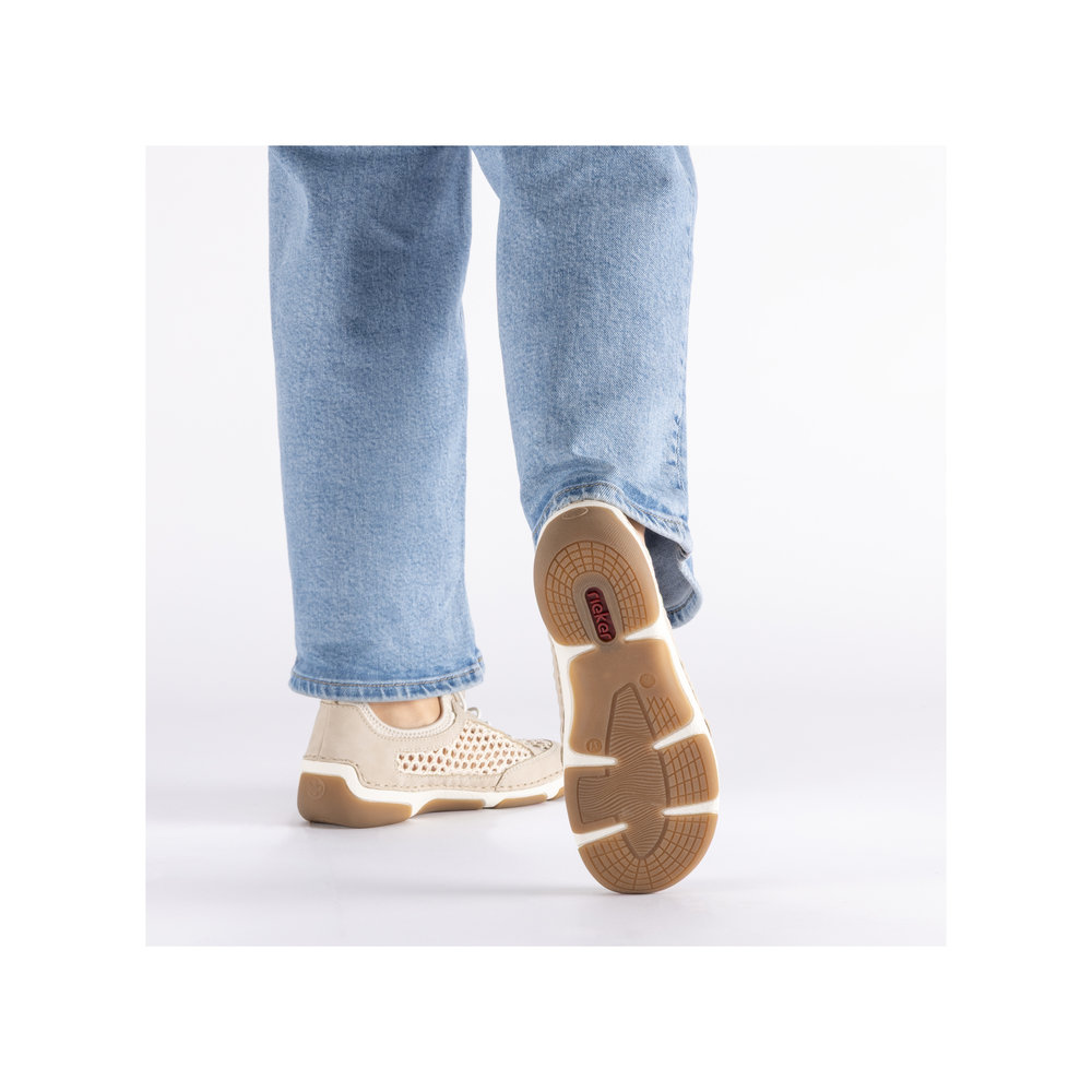 részlet RIEKER 55960-60 bézs női nyári sneaker cipő, jól szellőző, Antistress talp