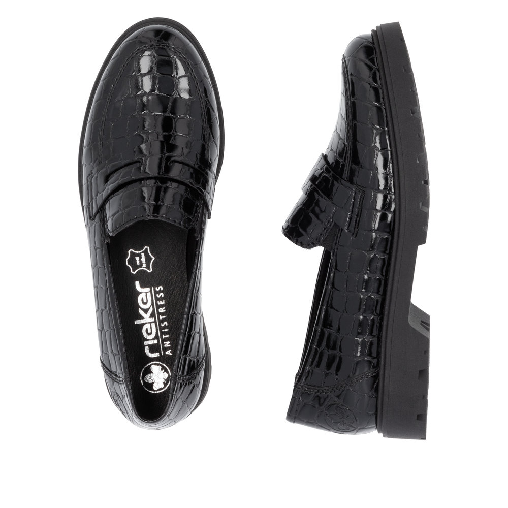 részlet RIEKER 45560-03 fekete női fényes mokaszin, modern