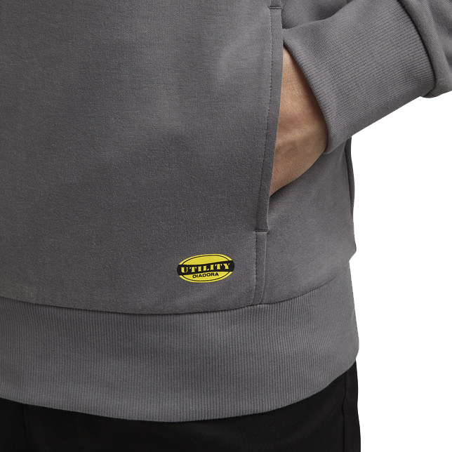 részlet DIADORA Crew Litework šedá pánská mikina ke krku