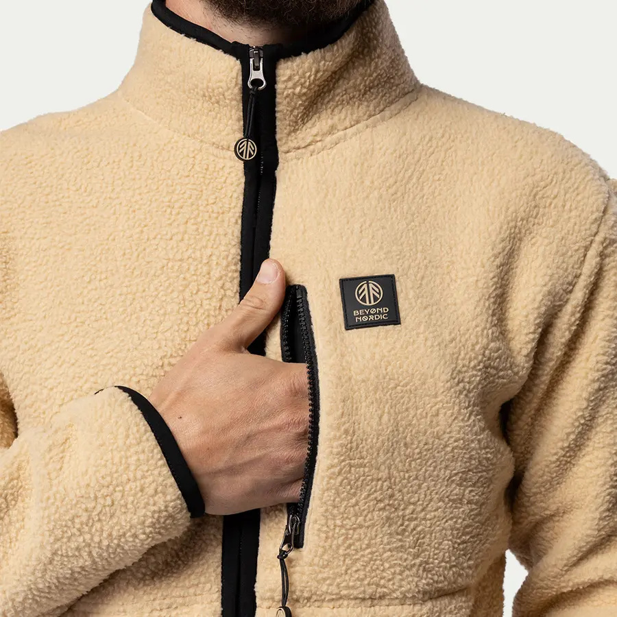 részlet Beyond Nordic Sweden Teddy férfi dzseki