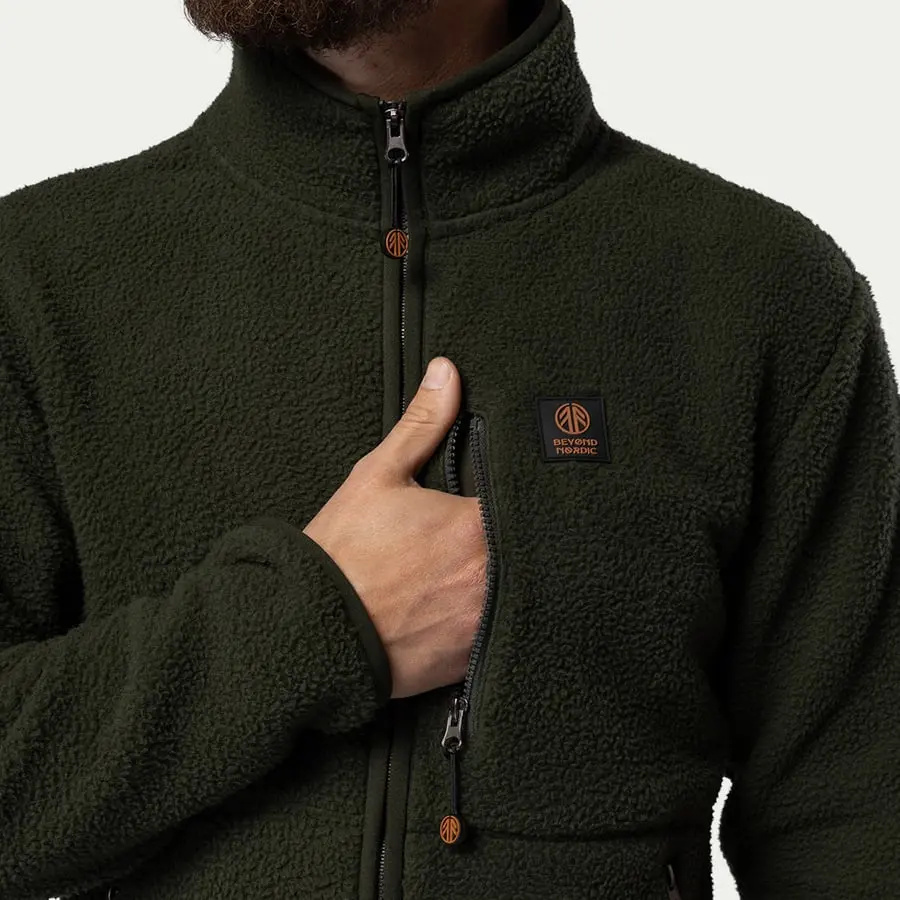 részlet Beyond Nordic Sweden Teddy férfi dzseki