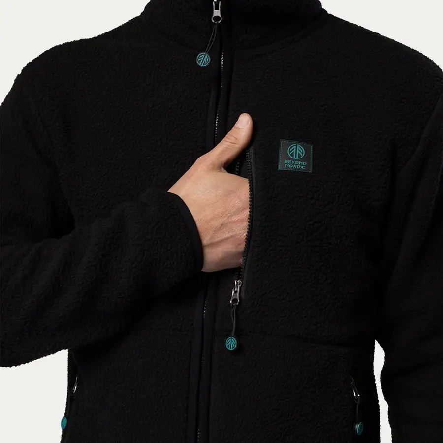 részlet Beyond Nordic Sweden Teddy férfi dzseki