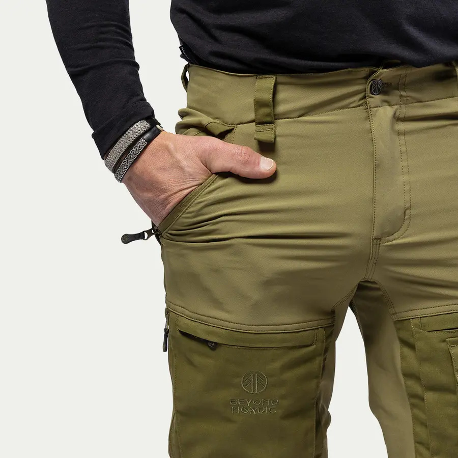 részlet Beyond Nordic Sweden Teflon EcoElite® RECCO túranadrág