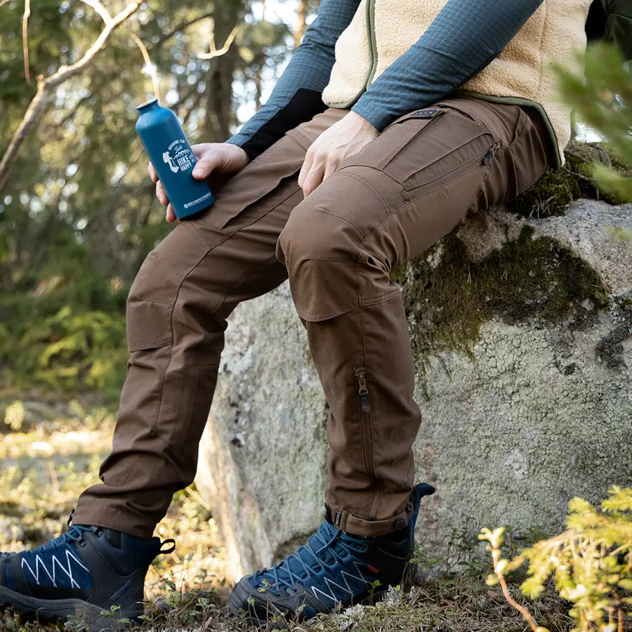 részlet Beyond Nordic Sweden Teflon EcoElite® RECCO túranadrág