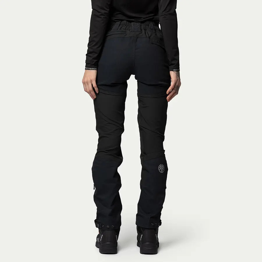 részlet Beyond Nordic Sweden Onyx Teflon EcoElite® női túranadrág