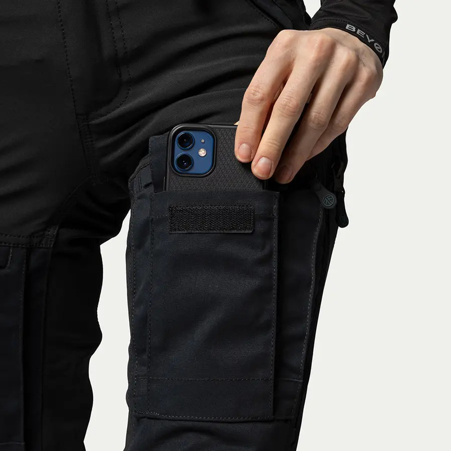 részlet Beyond Nordic Sweden Onyx Teflon EcoElite® női túranadrág