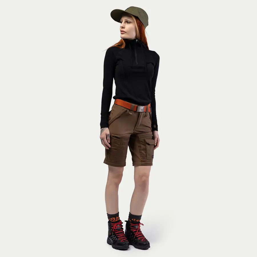 részlet Beyond Nordic Sweden Zip-Off Teflon EcoElite® női túranadrág