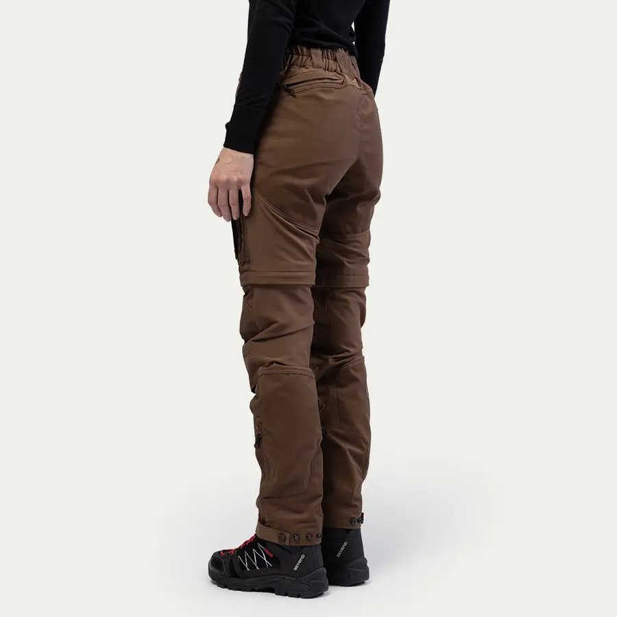 részlet Beyond Nordic Sweden Zip-Off Teflon EcoElite® női túranadrág
