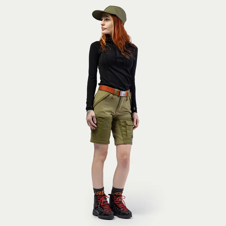 részlet Beyond Nordic Sweden Zip-Off Teflon EcoElite® női túranadrág