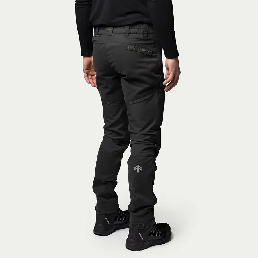 részlet Beyond Nordic Sweden Teflon EcoElite® RECCO túranadrág