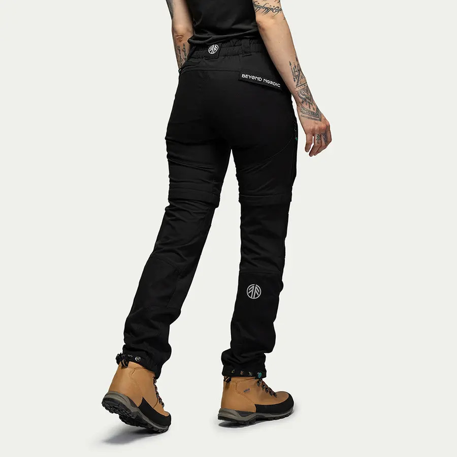 részlet Beyond Nordic Sweden Zip-Off 2v1 Teflon EcoElite® női túranadrág