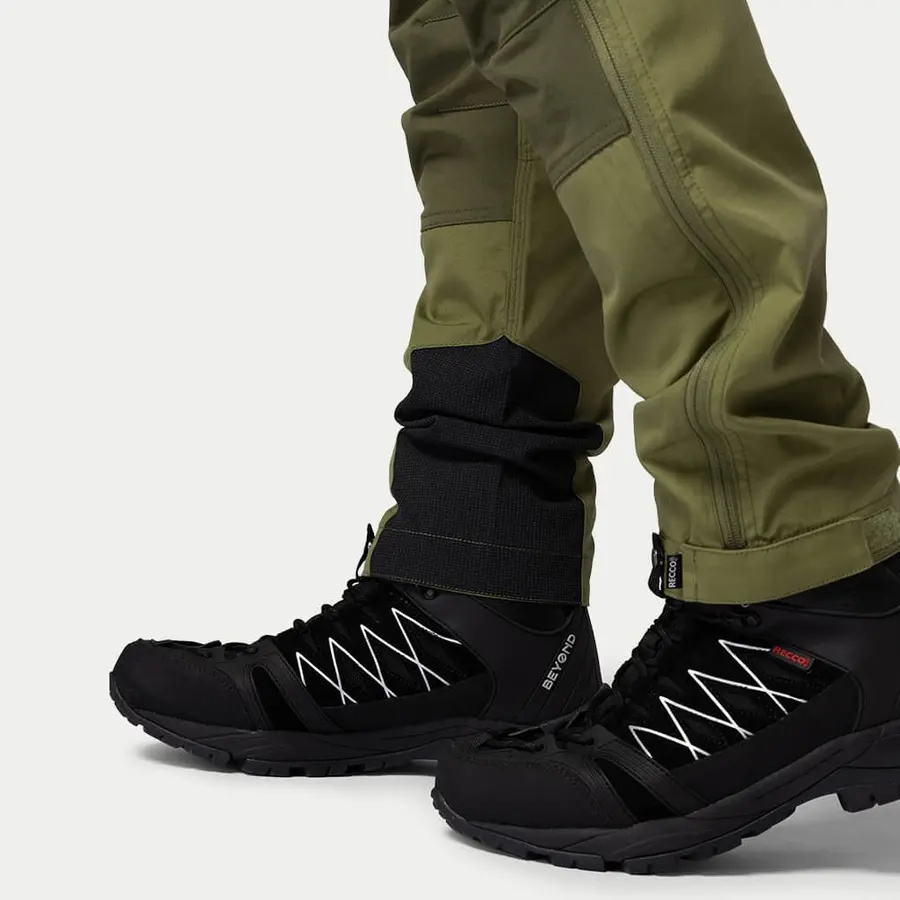 részlet Beyond Nordic Sweden férfi zöld outdoor nadrág stretch kényelmes vízlepergető