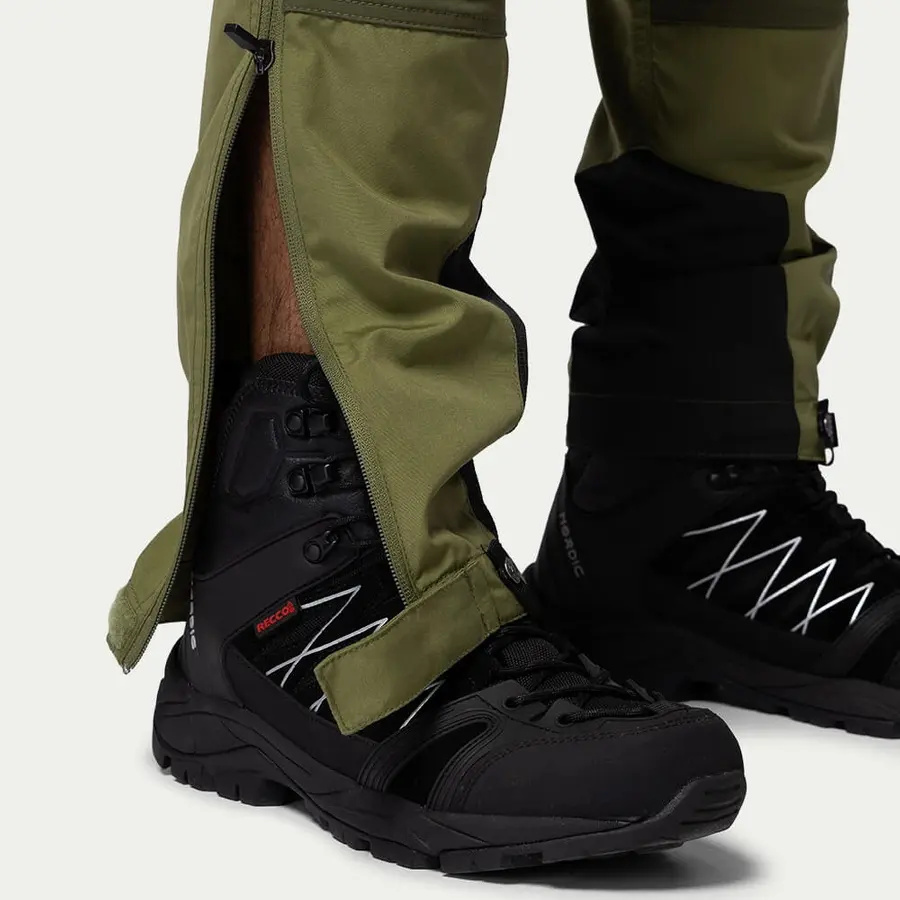 részlet Beyond Nordic Sweden férfi zöld outdoor nadrág stretch kényelmes vízlepergető