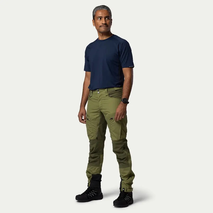 részlet Beyond Nordic Sweden férfi zöld outdoor nadrág stretch kényelmes vízlepergető