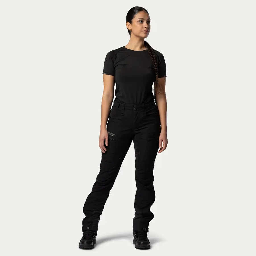 részlet Beyond Nordic Sweden női fekete outdoor nadrág stretch kényelmes vízlepergető