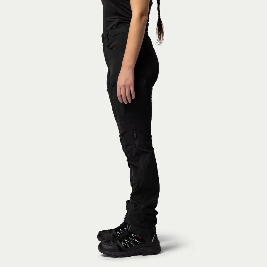 részlet Beyond Nordic Sweden női fekete outdoor nadrág stretch kényelmes vízlepergető