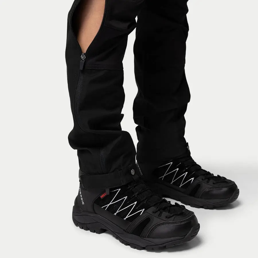 részlet Beyond Nordic Sweden női fekete outdoor nadrág stretch kényelmes vízlepergető