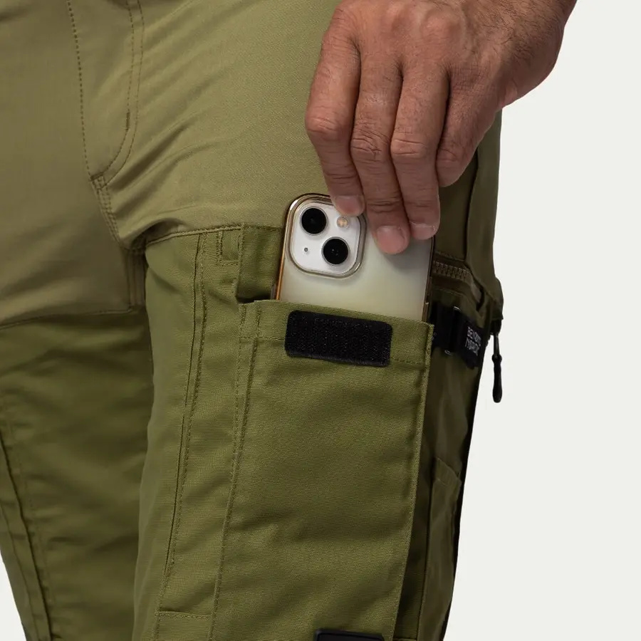 részlet Beyond Nordic Sweden férfi zöld outdoor nadrág stretch kényelmes vízlepergető