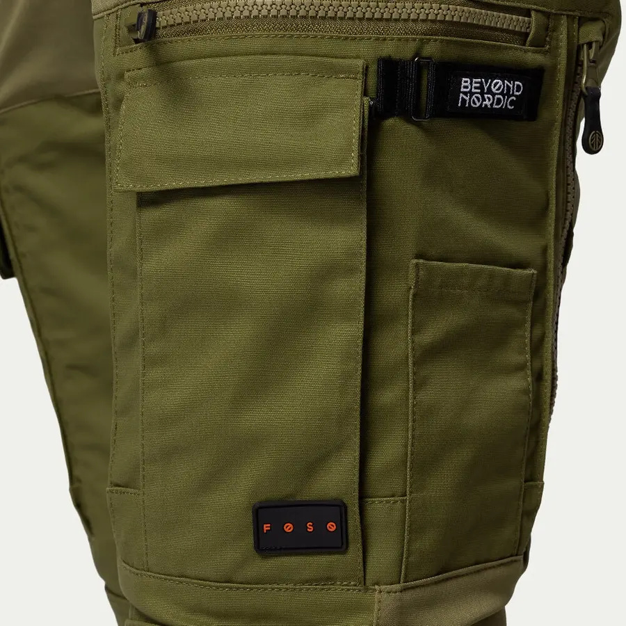 részlet Beyond Nordic Sweden férfi zöld outdoor nadrág stretch kényelmes vízlepergető