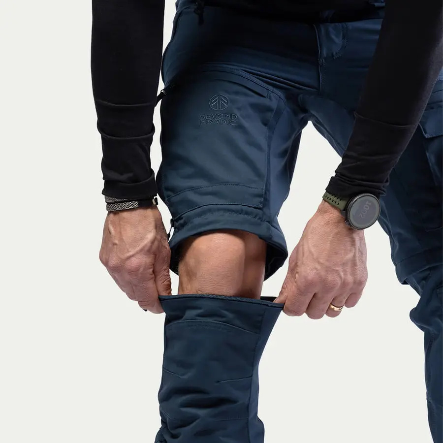 részlet Beyond Nordic Sweden férfi kék 2 az 1-ben outdoor nadrág, levehető szárakkal