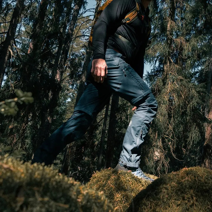 részlet Beyond Nordic Sweden férfi kék 2 az 1-ben outdoor nadrág, levehető szárakkal