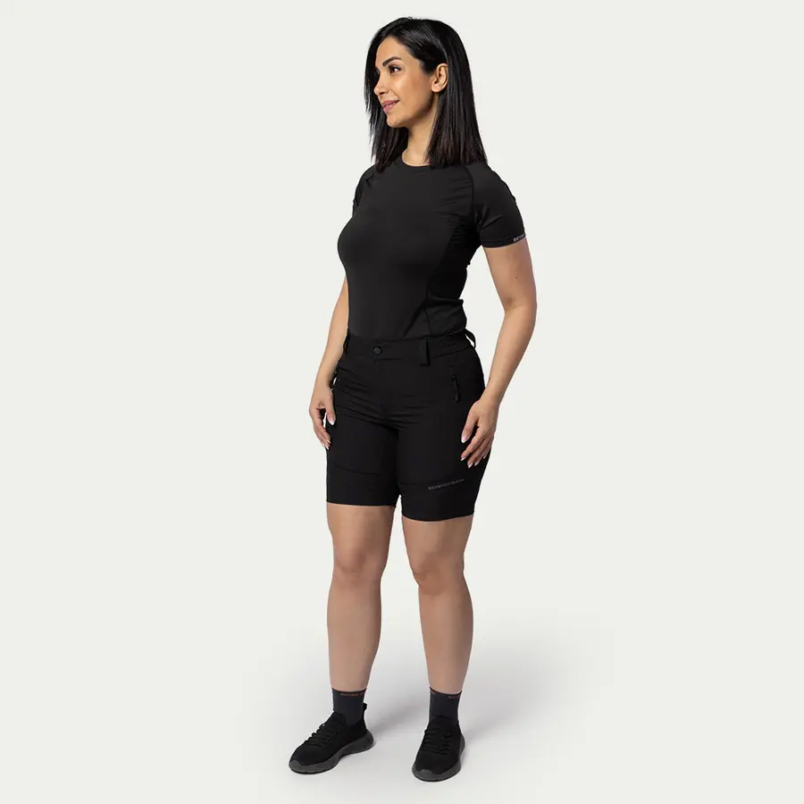 részlet Beyond Nordic Sweden Terraflex™ quick-dry női rövidnadrág
