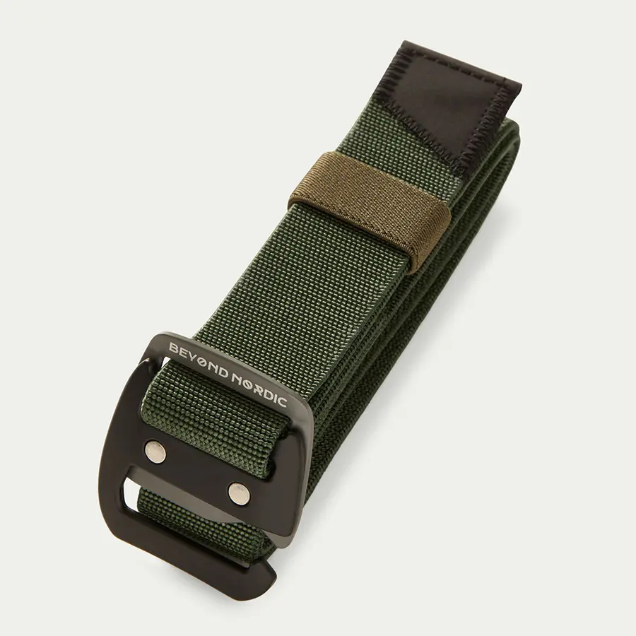 részlet Beyond Nordic Sweden BN407 zöld univerzális öv fém csattal