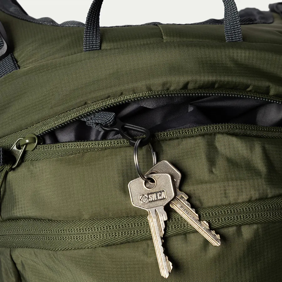 részlet Beyond Nordic Sweden BN503 olív férfi outdoor hátizsák 20L