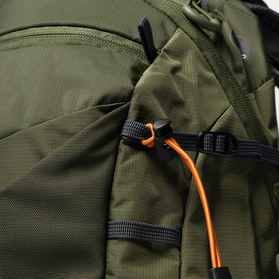 részlet Beyond Nordic Sweden BN503 olív férfi outdoor hátizsák 20L