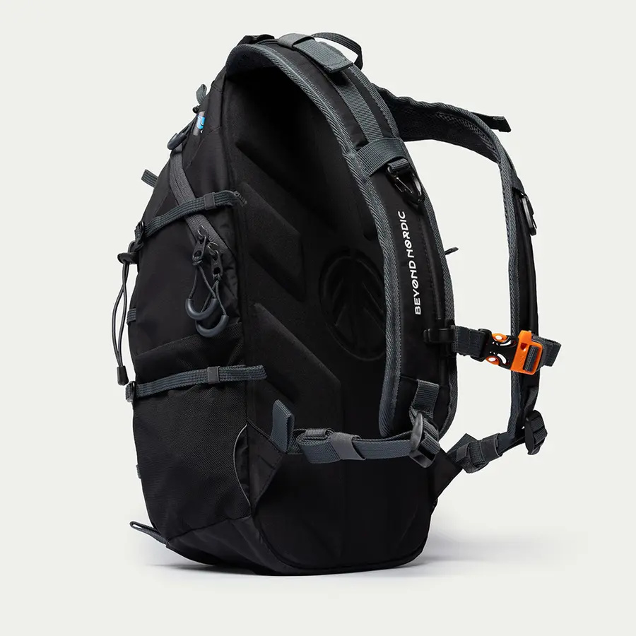 részlet Beyond Nordic Sweden BN503 fekete férfi outdoor hátizsák 20L