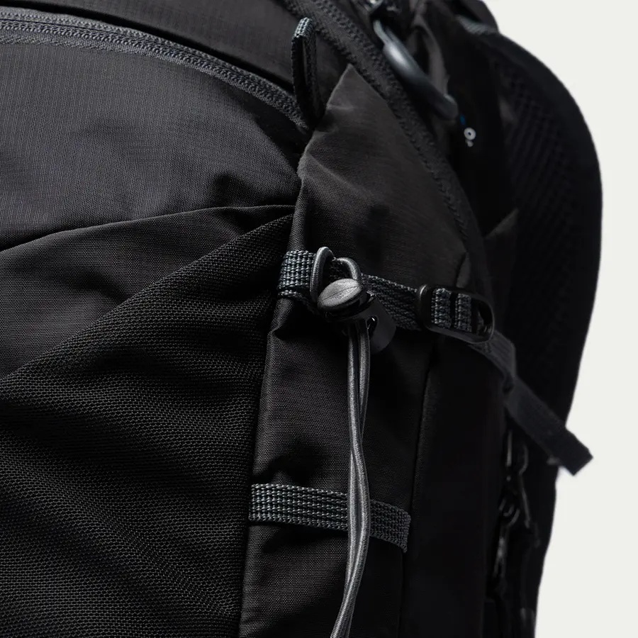 részlet Beyond Nordic Sweden BN503 fekete férfi outdoor hátizsák 20L