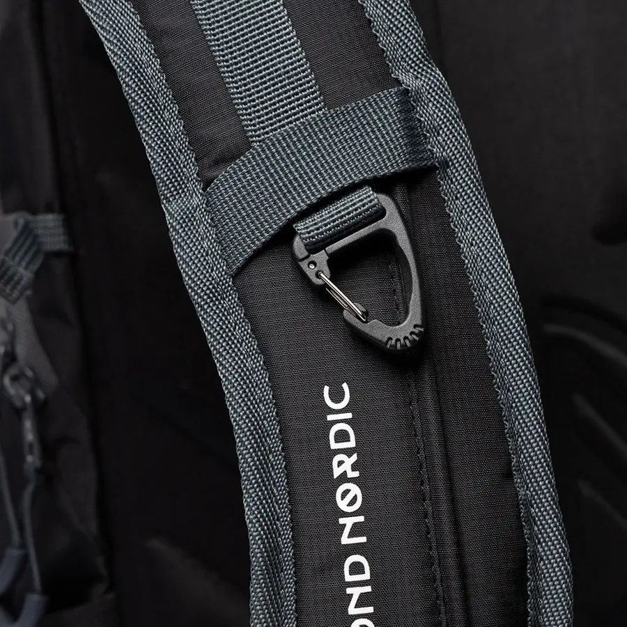 részlet Beyond Nordic Sweden BN503 fekete férfi outdoor hátizsák 20L