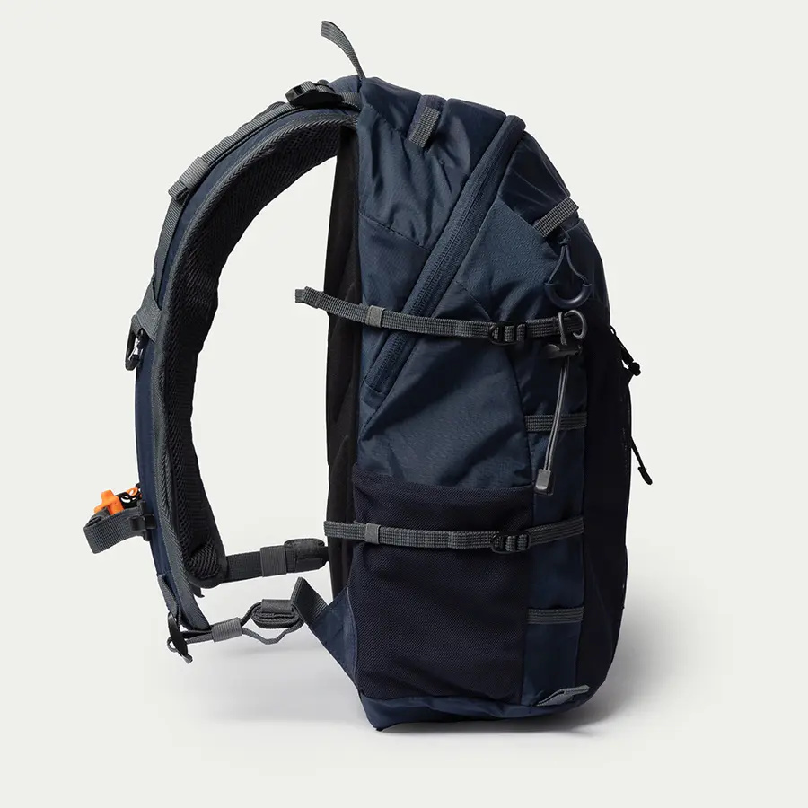 részlet Beyond Nordic Sweden BN503 fekete férfi outdoor hátizsák 20L