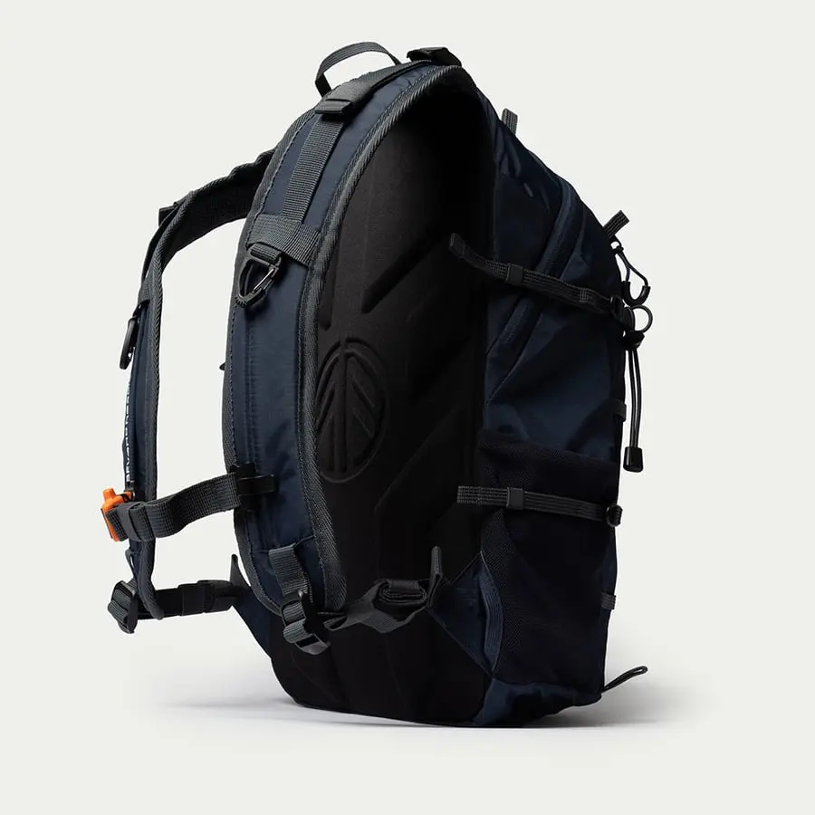 részlet Beyond Nordic Sweden BN503 fekete férfi outdoor hátizsák 20L